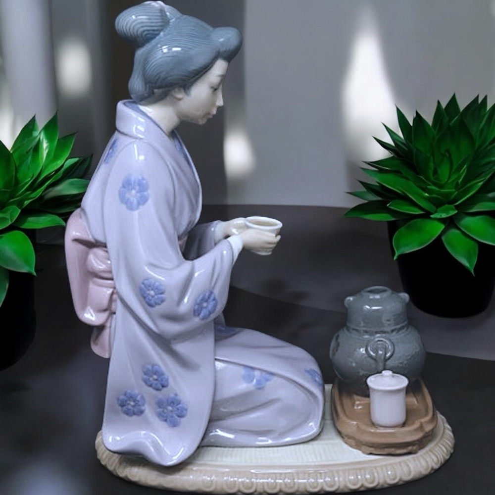 Retired LladrĂł August Moon or Geisha Japanese Girl Serving Tea #5122 - Picture 8 of 16